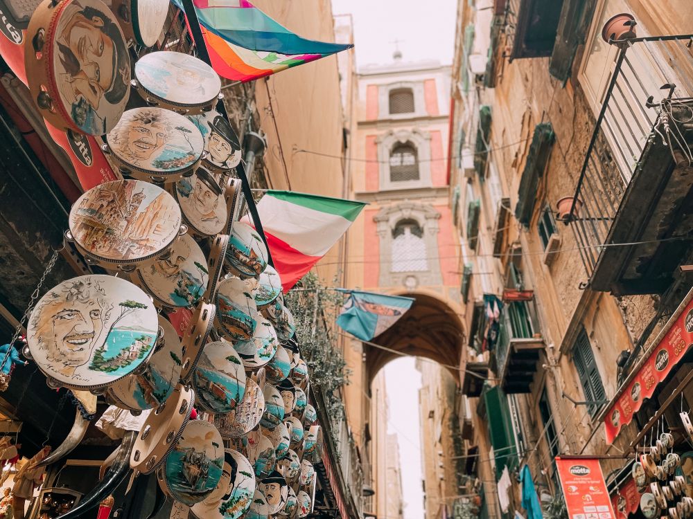 uno scorcio del centro storico di Napoli