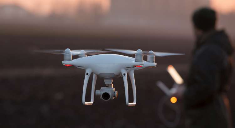 drone bianco professionale