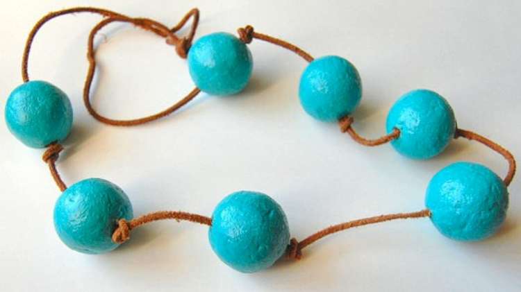 perle azzurre in cartapesta